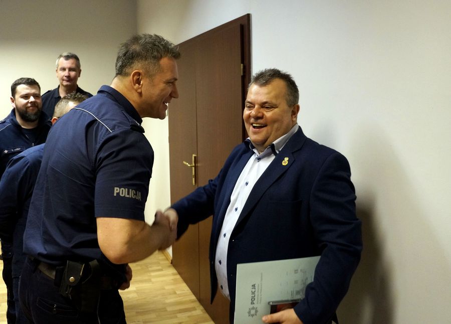 Gratulacje od policjantów oraz kadry kierowniczej