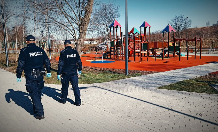 Policjanci podczas patrolu