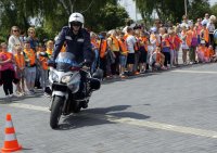 Zdjęcia z pikniku rodzinnego pod Kopcem Wyzwolenia w Piekarach Śląskich w ramach akcji &quot;Bezpieczny odblask&quot;