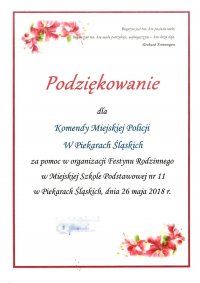 Zdjęcia podziękowań dla Komendy Miejskiej Policji w Piekarach Śląskich oraz fotografie z festynu rodzinnego w Miejskiej Szkole Podstawowej.