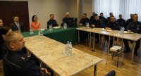 Zdjęcia z odprawy rocznej w budynku piekarskiej Policji