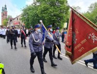 Poczet Sztandarowy Komendy Miejskiej Policji w Piekarach Śląskich podczas przemarszu