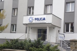 Wejście główne do budynku Komendy Miejskiej Policji w Piekarach Śląskich