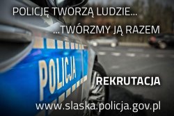 Napis &quot;Policję tworzą ludzie, twórzmy ją razem, rekrutacja&quot; W tle oznakowany policyjny radiowóz