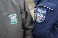 Naszywki na kurtkach strażnika leśnego oraz policjanta