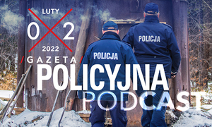 Okładka Gazety Policyjnej przedstawiająca dwóch policjantów zbliżających się do szopy