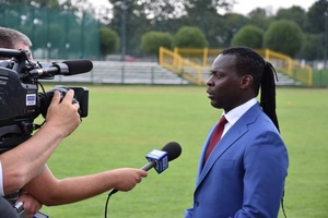Paco pochodzący z Senegalu udziela wywiadu