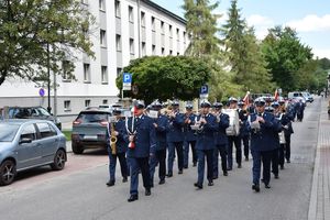 Orkiestra policyjna podczas defilady