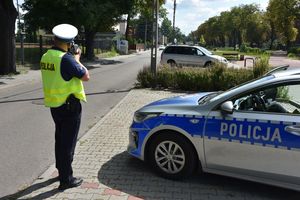 Policjant kontrolujący prędkość