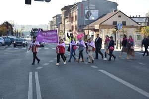 Przemarsz ulicą miasta