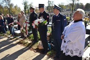 Uczestnicy uroczystości podczas nadania znaku pamięci &quot;Tobie Polsko&quot;