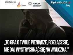 Grafika przedstawia mężczyznę trzymającego w ręku telefon. Na dole napis &quot;To gra o pieniądze. Rozłącz się&quot;.