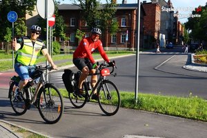 Zdjęcie przedstawia uczestników piekarskiej ustawki