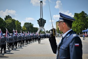 Zdjęcie kompanii honorowej podczas uroczystości Święta Policji