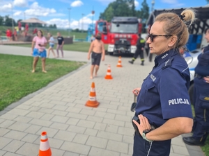 Zdjęcie przedstawia policjantkę