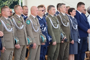 zdjęcie uczestników obchodów z okazji Święta Wojska Polskiego