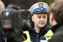 Policjant przed kamerami