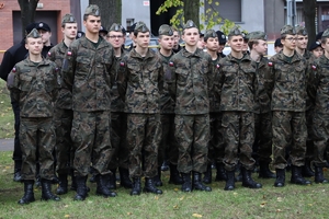 Zdjęcie przedstawia klasy mundurowe
