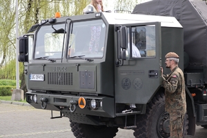 Zdjęcie przedstawia pojazd wojskowy