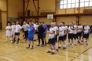 Zdjęcie przedstawia drużyny uczestniczące w turnieju