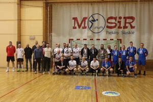Zdjęcie grupowe drużyn biorących udział w turnieju