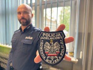 Zdjęcie przedstawia policjantów podczas dni otwartych szkoły