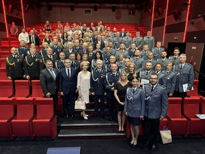 Zdjęcia z uroczystej zbiórki z okazji Święta Policji w Komendzie Miejskiej Policji w Piekarach Śląskich