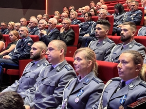 Zdjęcia z uroczystej zbiórki z okazji Święta Policji w Komendzie Miejskiej Policji w Piekarach Śląskich