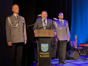 Zdjęcia z uroczystej zbiórki z okazji Święta Policji w Komendzie Miejskiej Policji w Piekarach Śląskich