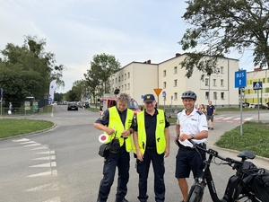 Policjant oraz strażnicy miejscy