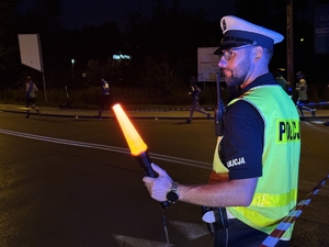 Policjant podczas zabezpieczenia