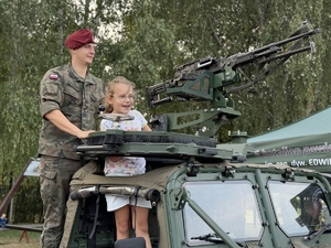 Zdjęcia z pikniku policyjnego na Kopcu Wyzwolenia w Piekarach Śląskich.