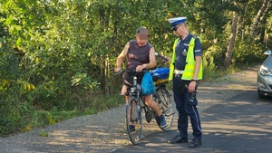 Policjanci podczas kontroli trzeźwości kierujących