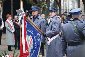 Zdjęcie przedstawia uczestników podczas obchodów z okazji Święta Niepodległości