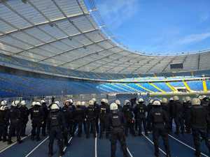 Zdjęcie policjantów podczas ćwiczeń na Stadionie Śląskim