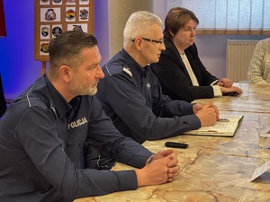 Zdjęcie policjantów z odprawy podsumowującej 2024 rok w piekarskiej komendzie