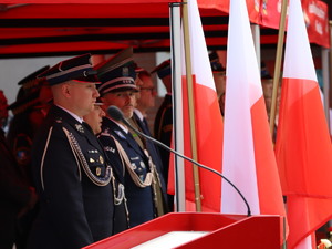 Zdjęcie uczestników podczas apelu z okazji Dnia Strażaka