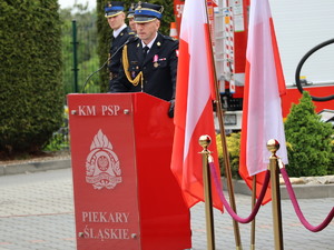 Zdjęcie uczestników podczas apelu z okazji Dnia Strażaka