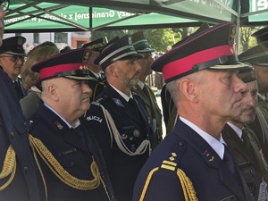 Zdjęcia uczestników na rynku z uroczystości z okazji Święta Straży Granicznej.