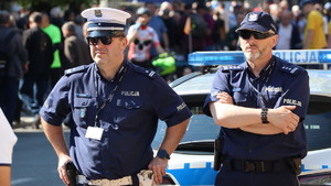 Zdjęcie policjantów podczas zabezpieczenia pielgrzymki