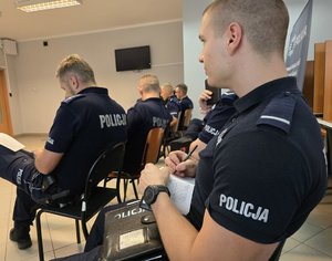 Zdjęcia policjantów podczas odprawy