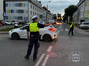Zdjęcie służb zabezpieczających półmaraton
