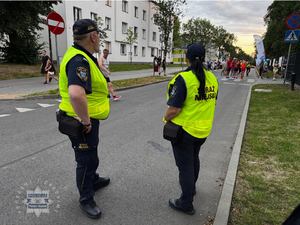 Zdjęcie służb zabezpieczających półmaraton