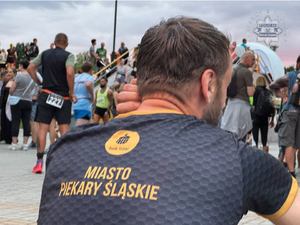 Zdjęcie służb zabezpieczających półmaraton