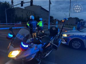 Zdjęcie służb zabezpieczających półmaraton