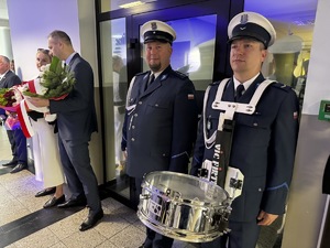 Zdjęcia policjantów oraz uczestników uroczystości