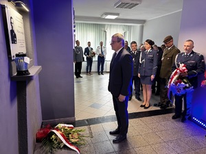 Zdjęcia policjantów oraz uczestników uroczystości