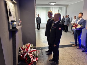 Zdjęcia policjantów oraz uczestników uroczystości