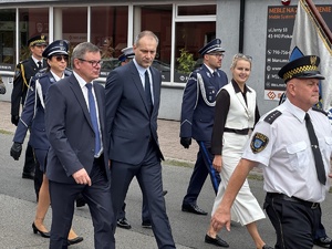 Zdjęcia policjantów oraz uczestników uroczystości