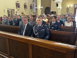 Zdjęcia policjantów oraz uczestników uroczystości
